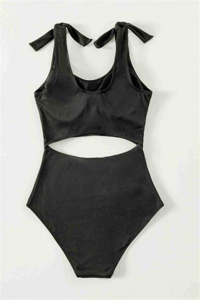 ملابس سباحة بتصميم خاص من ماركانو مايوكيني باللون الأسود
