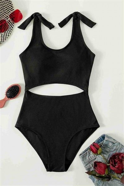 ملابس سباحة بتصميم خاص من ماركانو مايوكيني باللون الأسود